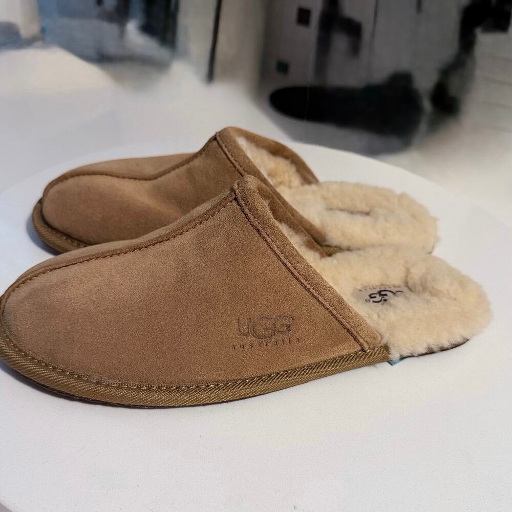 UGG Australia Chestnut Sheepskin Slippers Size 6 Cozy Slip-On